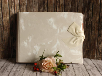 Leinenstoffbezug, Satinband, Stanzherz 340 x 100 x 260 mm, € 39,90