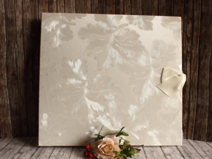 Leinenstoffbezug, Satinband, Stanzherz 340 x 100 x 260 mm, € 39,90