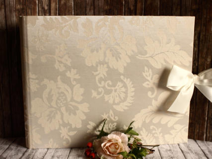 Leinenstoffbezug, Satinband, Stanzherz 340 x 100 x 260 mm, € 39,90